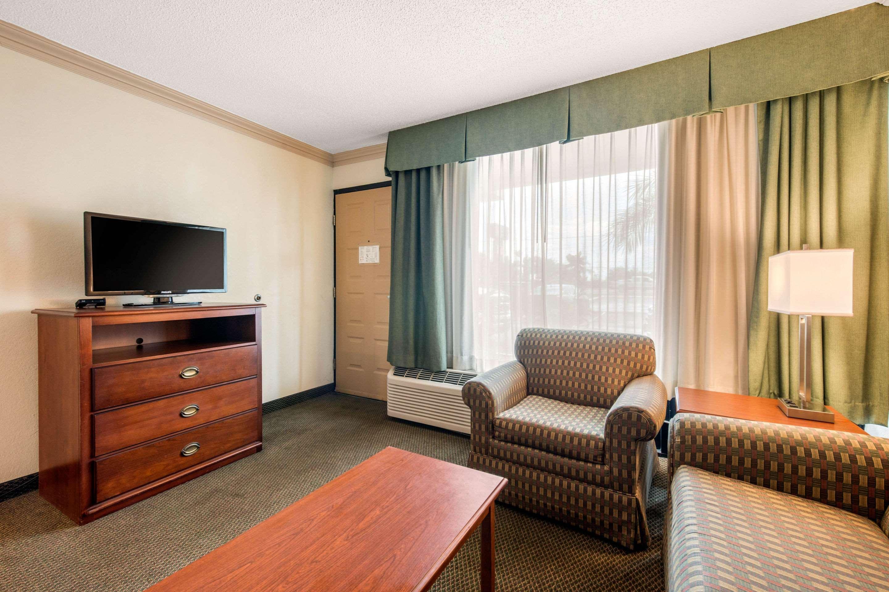 Quality Inn & Suites Tarpon Springs South Eksteriør billede