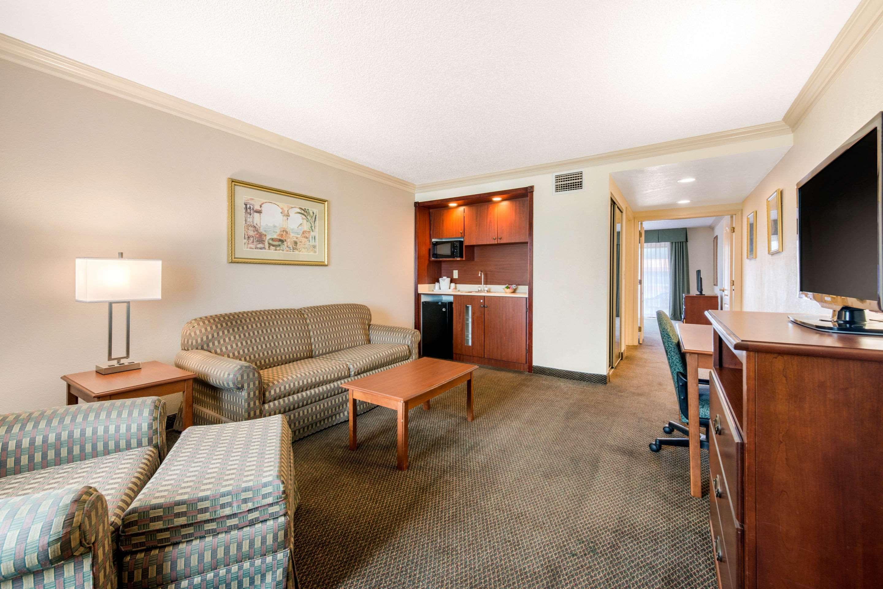 Quality Inn & Suites Tarpon Springs South Eksteriør billede